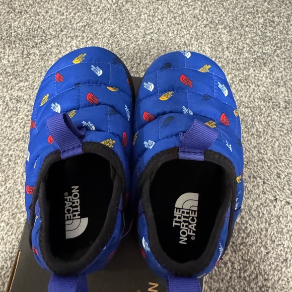 Youth North Face Thermoball Traction Mule II - Picture 2 of 4